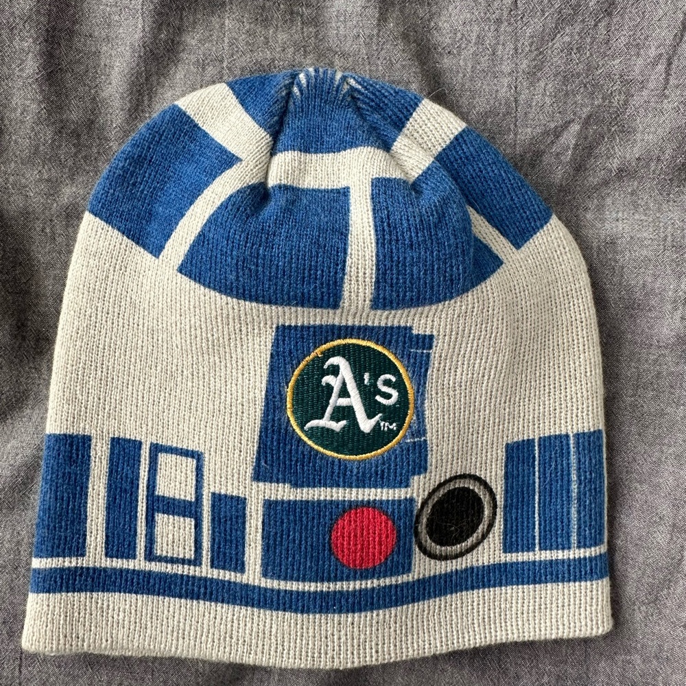 Oakland A’s Star Wars R2-D2 Beanie